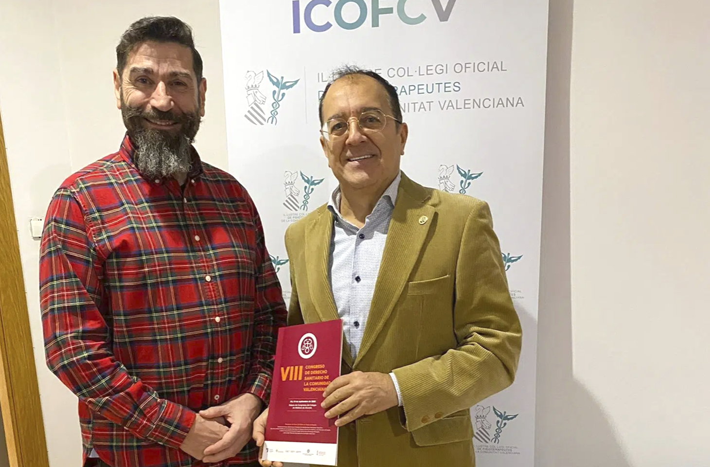 La ADSCV entrega al ICOFCV la memoria del VIII Congreso de Derecho Sanitario La ADSCV entrega al ICOFCV la memoria del VIII Congreso de Derecho Sanitario