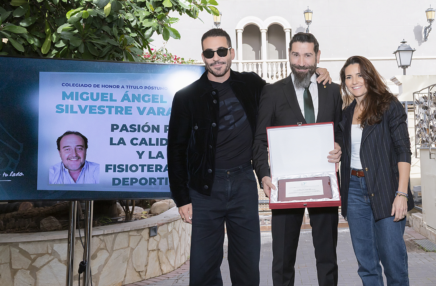 El ICOFCV rinde un emotivo homenaje a los nuevos Colegiados de Honor, con especial reconocimiento a los distinguidos a título póstumo