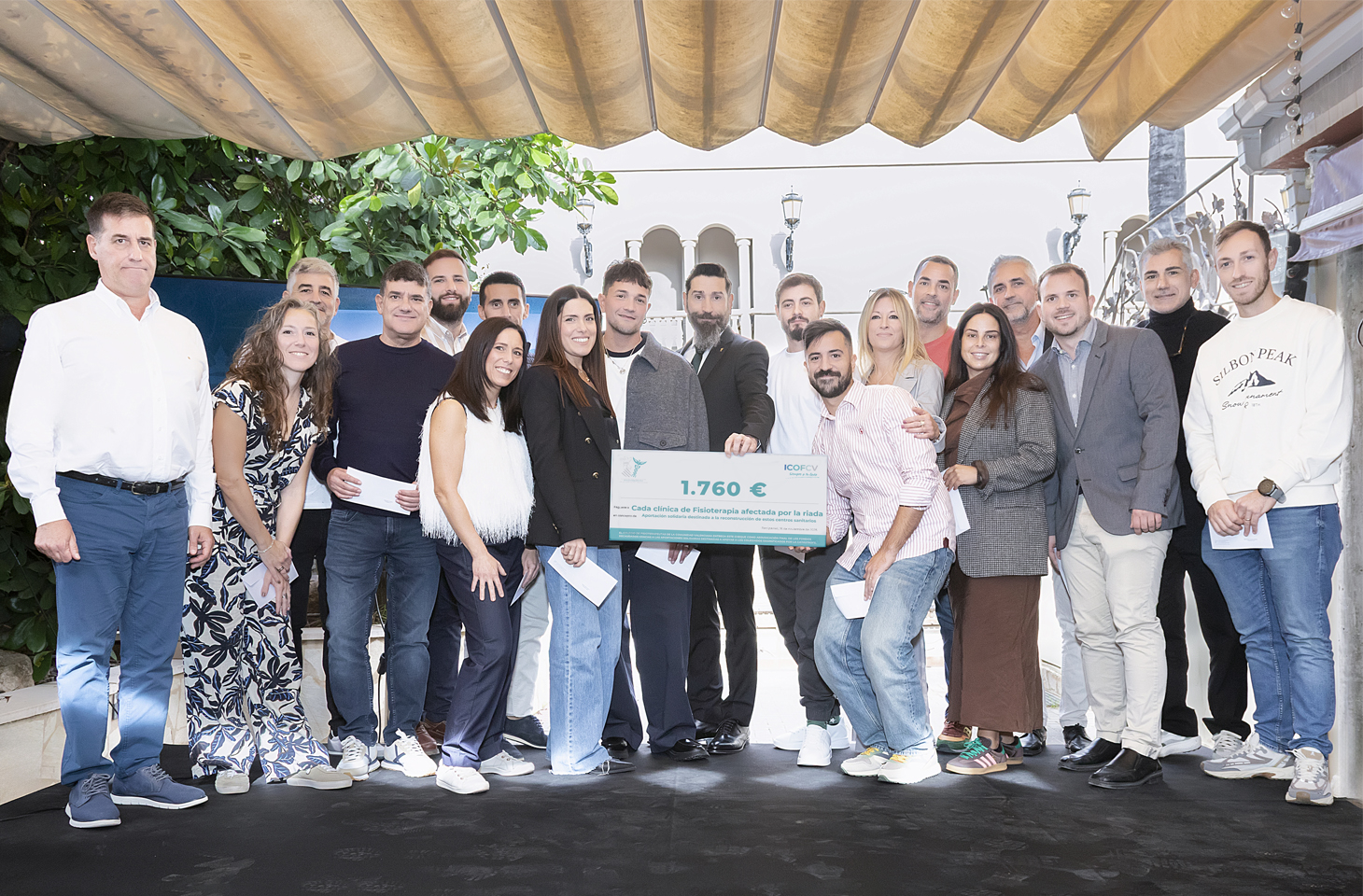 El ICOFCV entrega más de 42.300 euros a las clínicas más afectadas por la riada durante su Homenaje Institucional