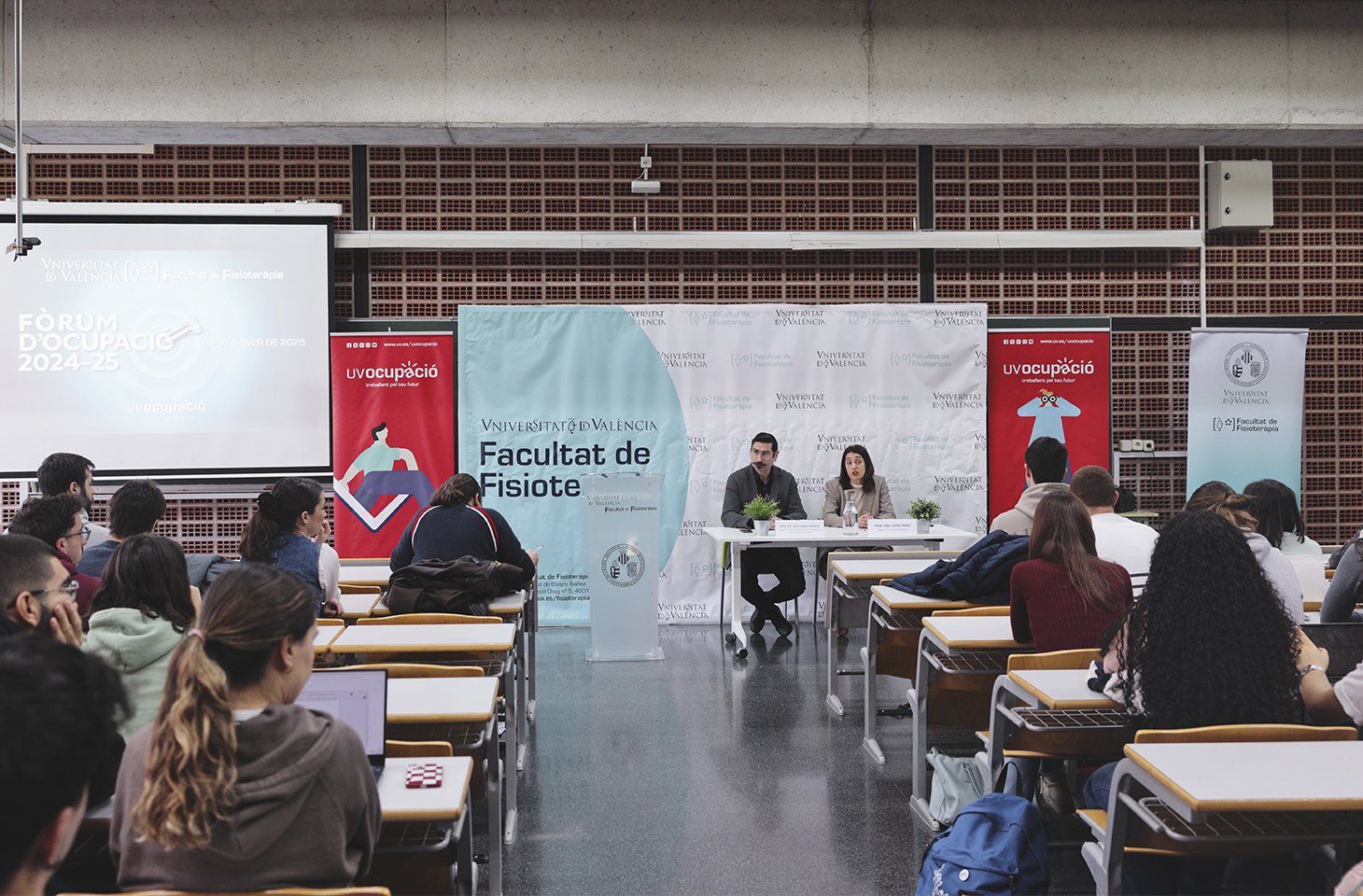 El Colegio asesora a los estudiantes en su futuro profesional en las Jornadas de Empleo de la UV y la UMH