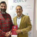La ADSCV entrega al ICOFCV la memoria del VIII Congreso de Derecho Sanitario